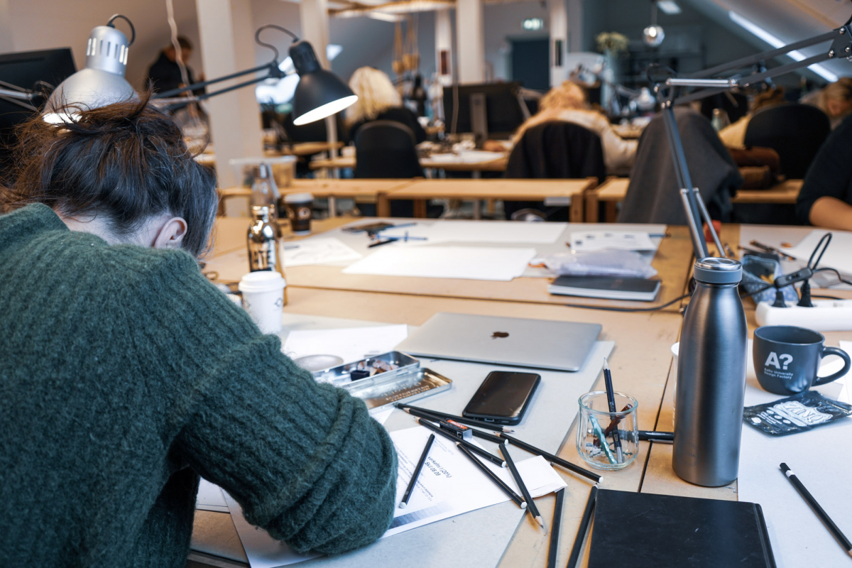Nemendur í landslagsarkitektúr vinna á sal Image